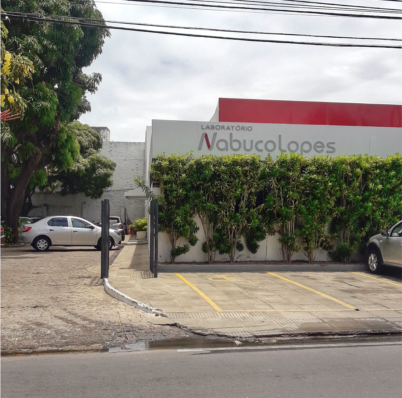 Photo of Laboratório Nabuco Lopes Pajuçara COVID Testing at R. Epaminondas Gracindo, 62 - Pajuçara, Maceió - AL, 57030-101, Brazil